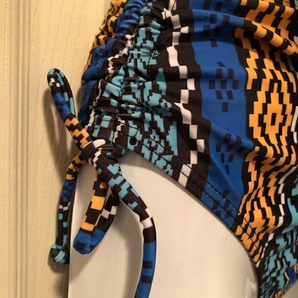 Ruffle bikini size small ties at neck - Picture 4 of 7
